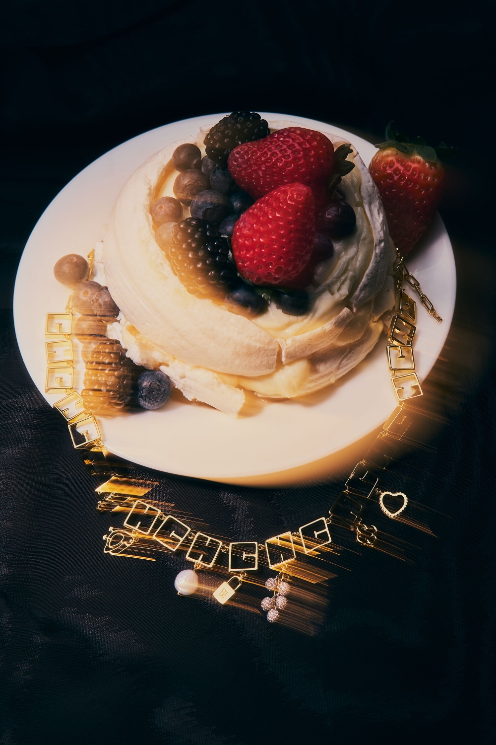 CH2020 NECKLACE WITH CRYSTAL AND PEARL