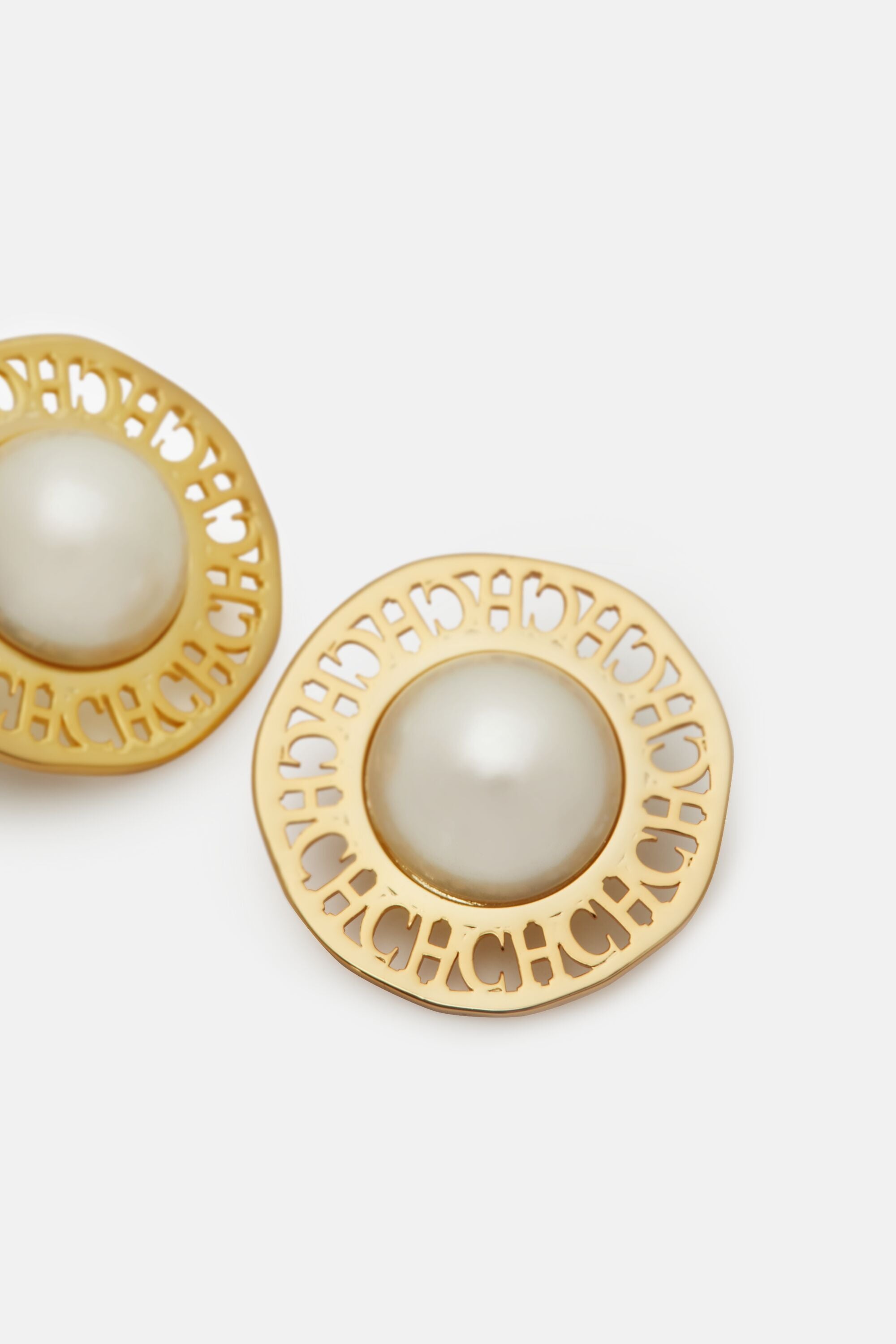 Chanel 11A Round Faux Pearls Brooch