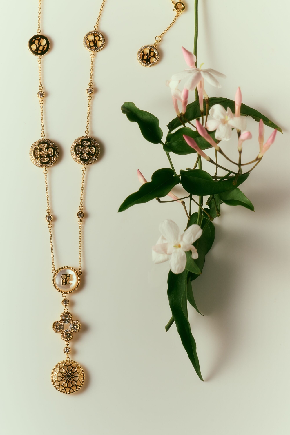 ROSETTA INSIGNIA MILGRAIN NECKLACE WITH PEARL AND CRYSTAL
