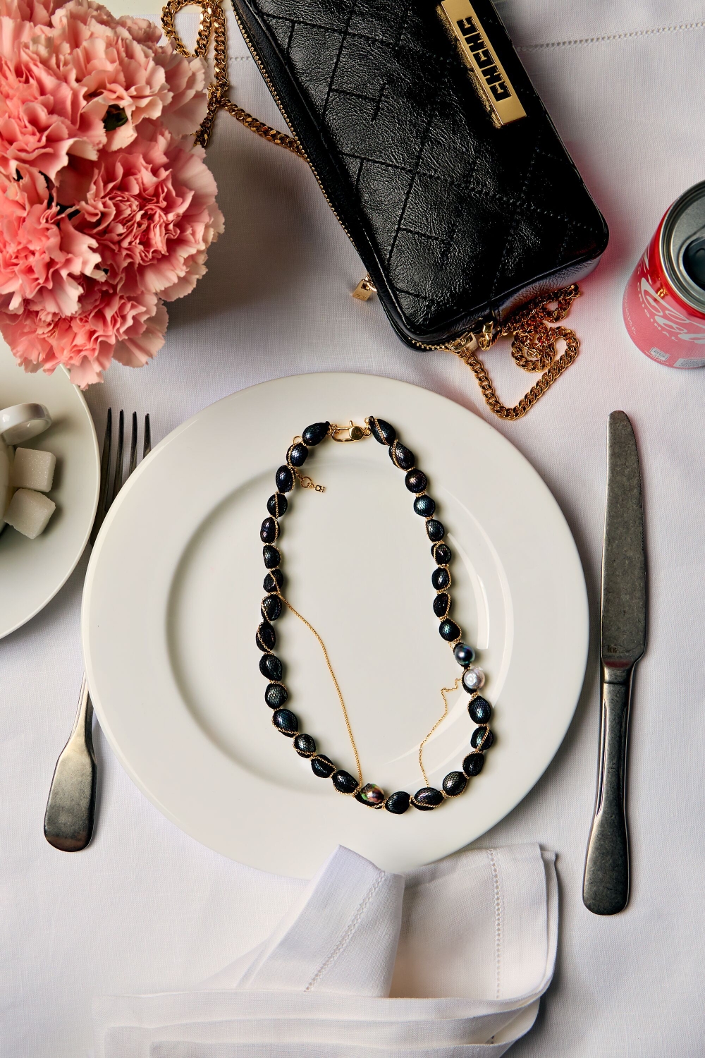 NOIR AUDREY NECKLACE