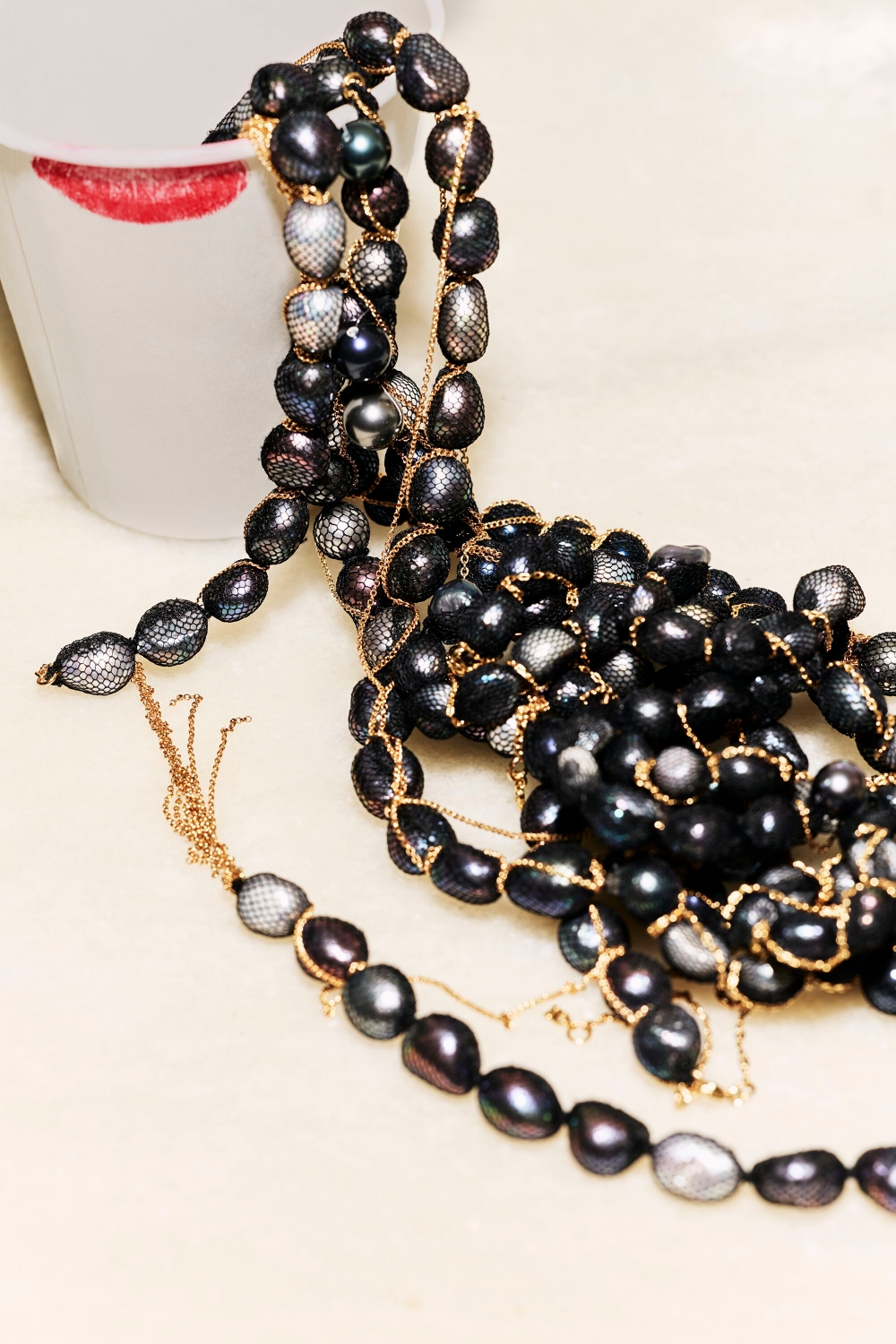 NOIR AUDREY NECKLACE