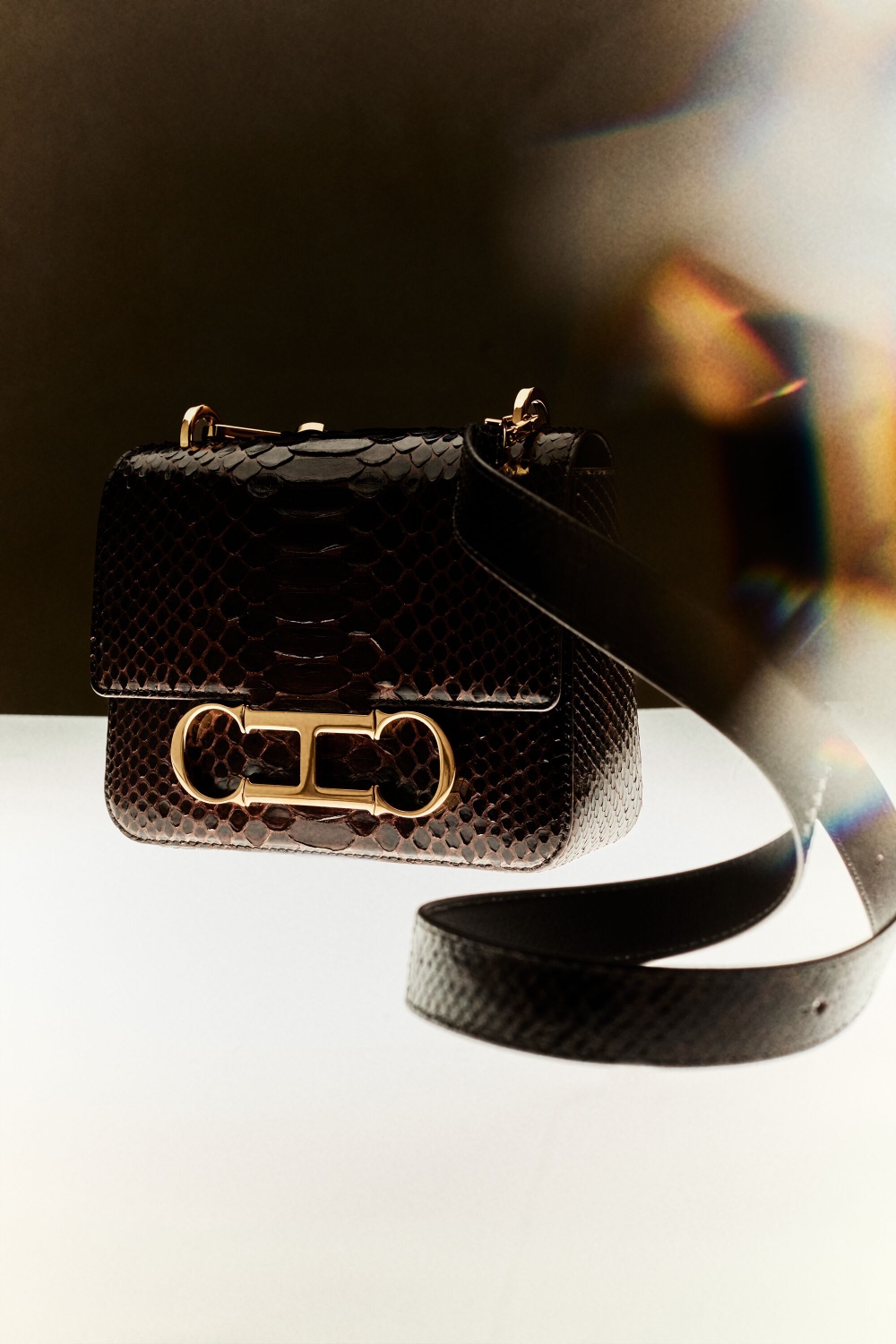 INITIALS INSIGNIA | MEDIUM SHOULDER BAG