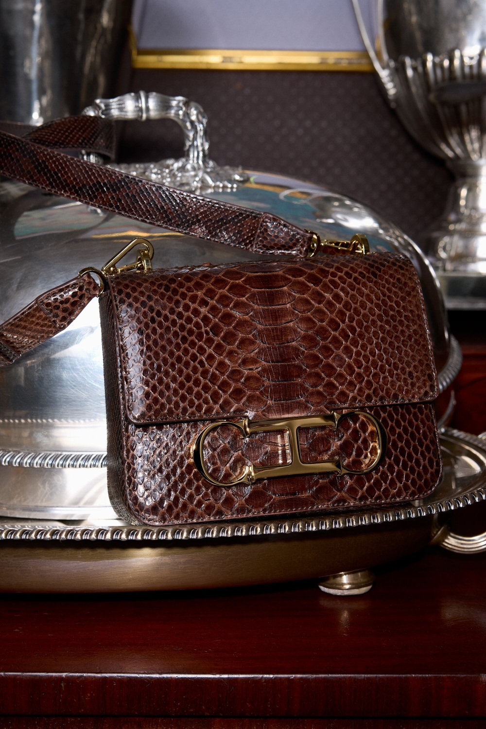 INITIALS INSIGNIA | MEDIUM SHOULDER BAG