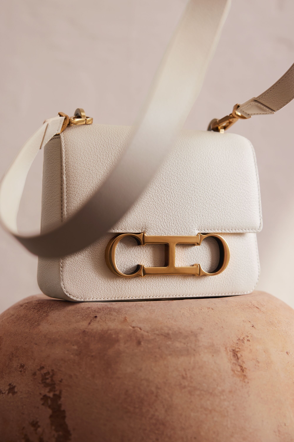 INITIALS INSIGNIA | MEDIUM SHOULDER BAG