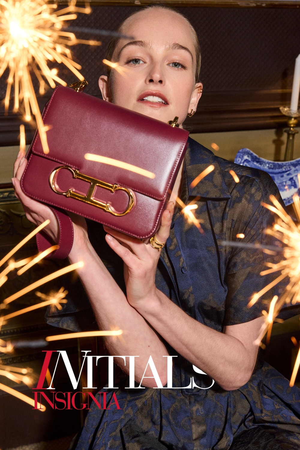 INITIALS INSIGNIA | MEDIUM SHOULDER BAG