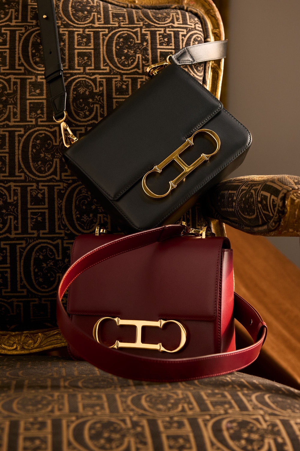 INITIALS INSIGNIA | MEDIUM SHOULDER BAG