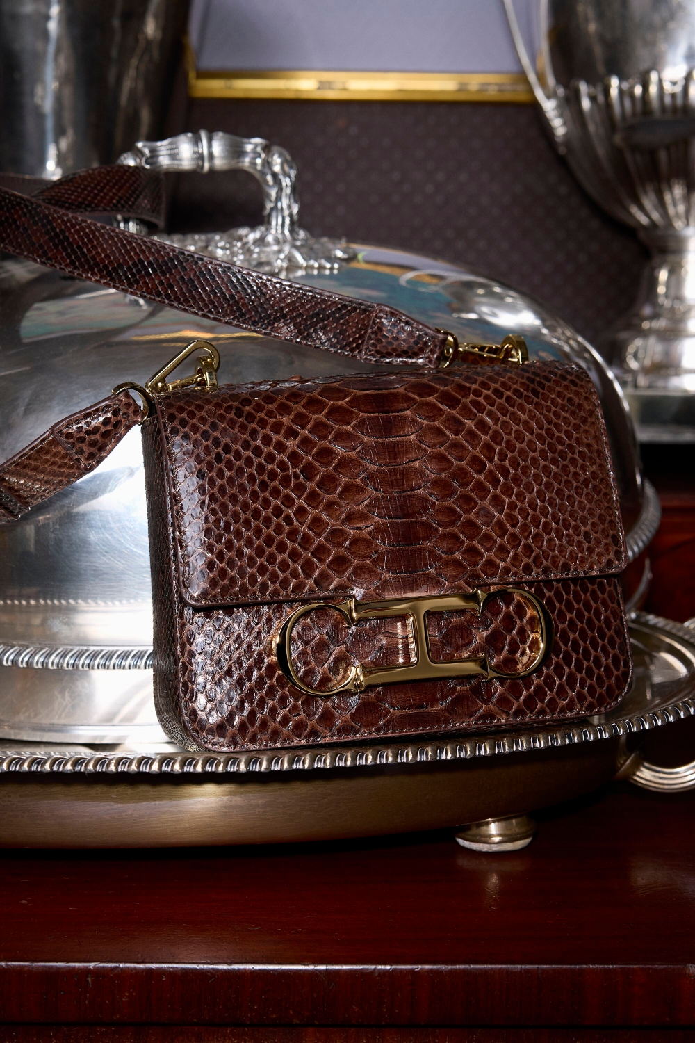 INITIALS INSIGNIA | MEDIUM SHOULDER BAG