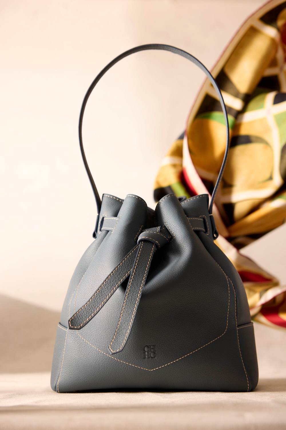 BLASÓN BUCKET | MEDIUM SHOULDER BAG