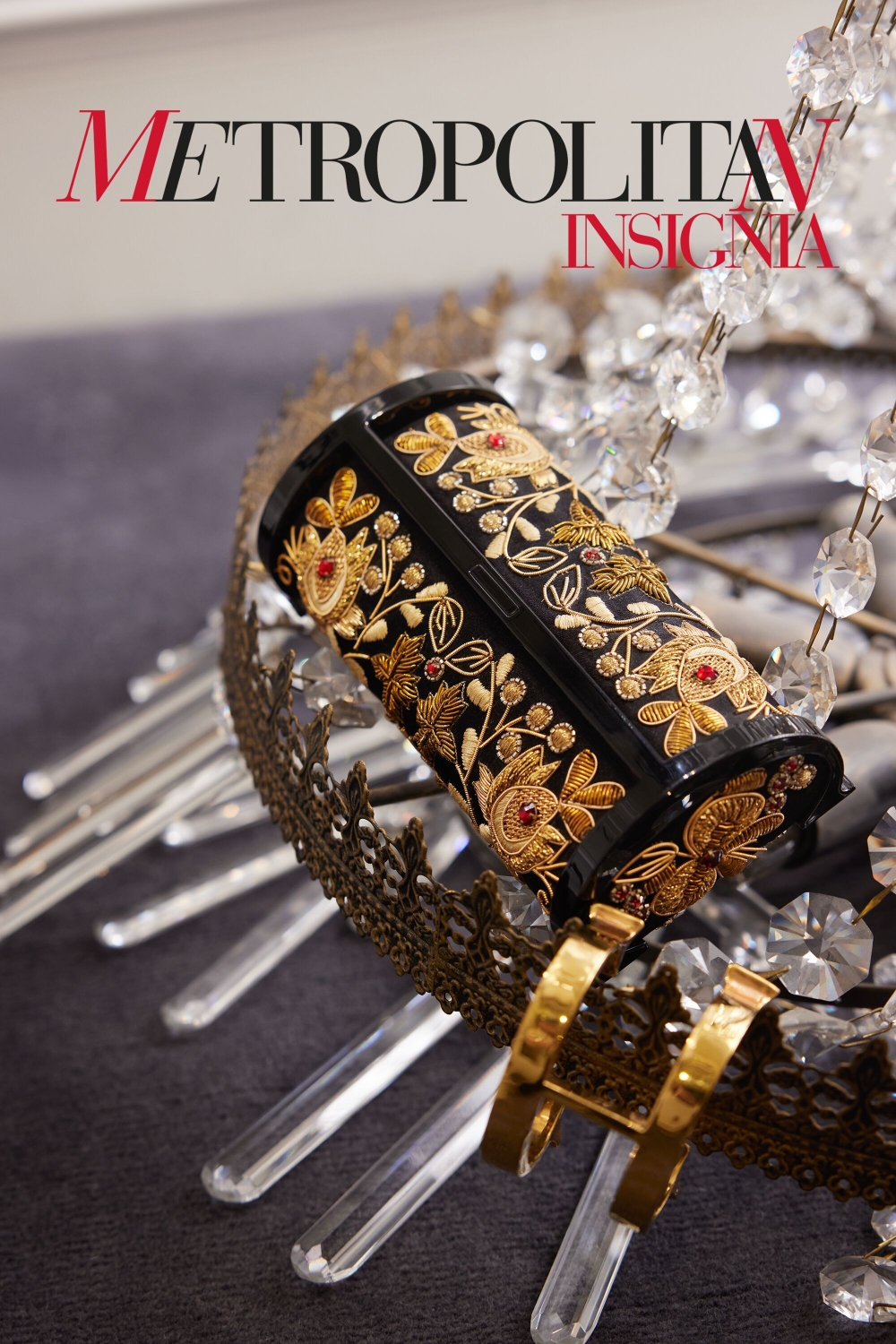 METROPOLITAN INSIGNIA | SMALL CLUTCH