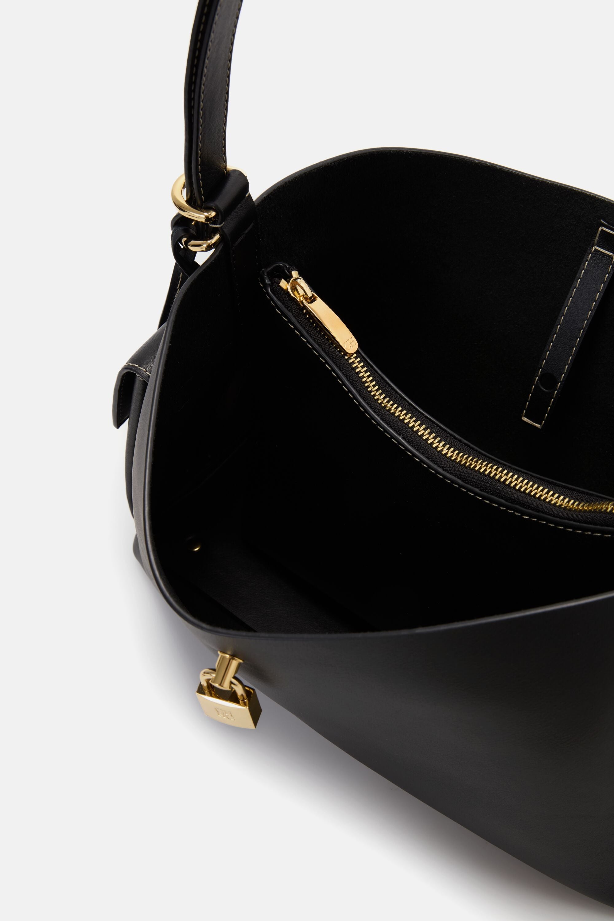 Matryoshka Locked Multipocket | Medium Shoulder Bag black - CH