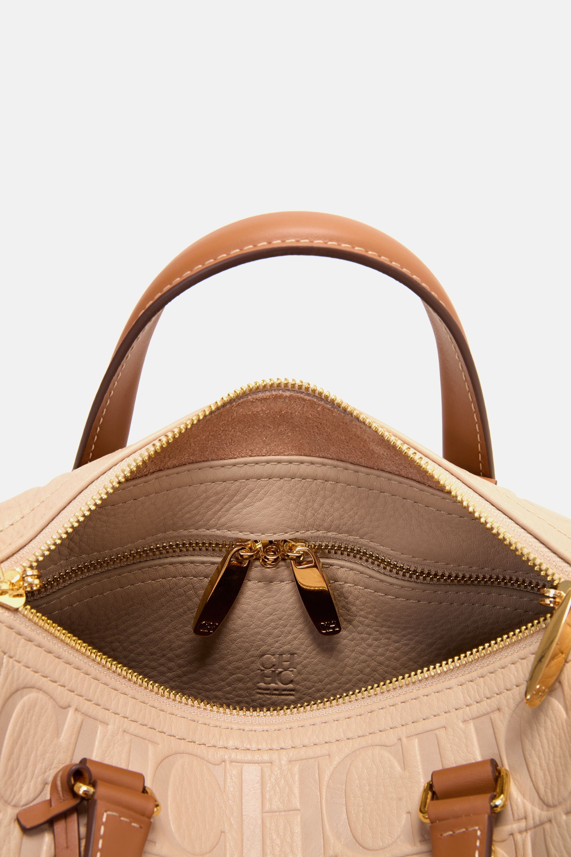 Andy 7 Locked | Medium Handbag almond - CH Carolina Herrera United