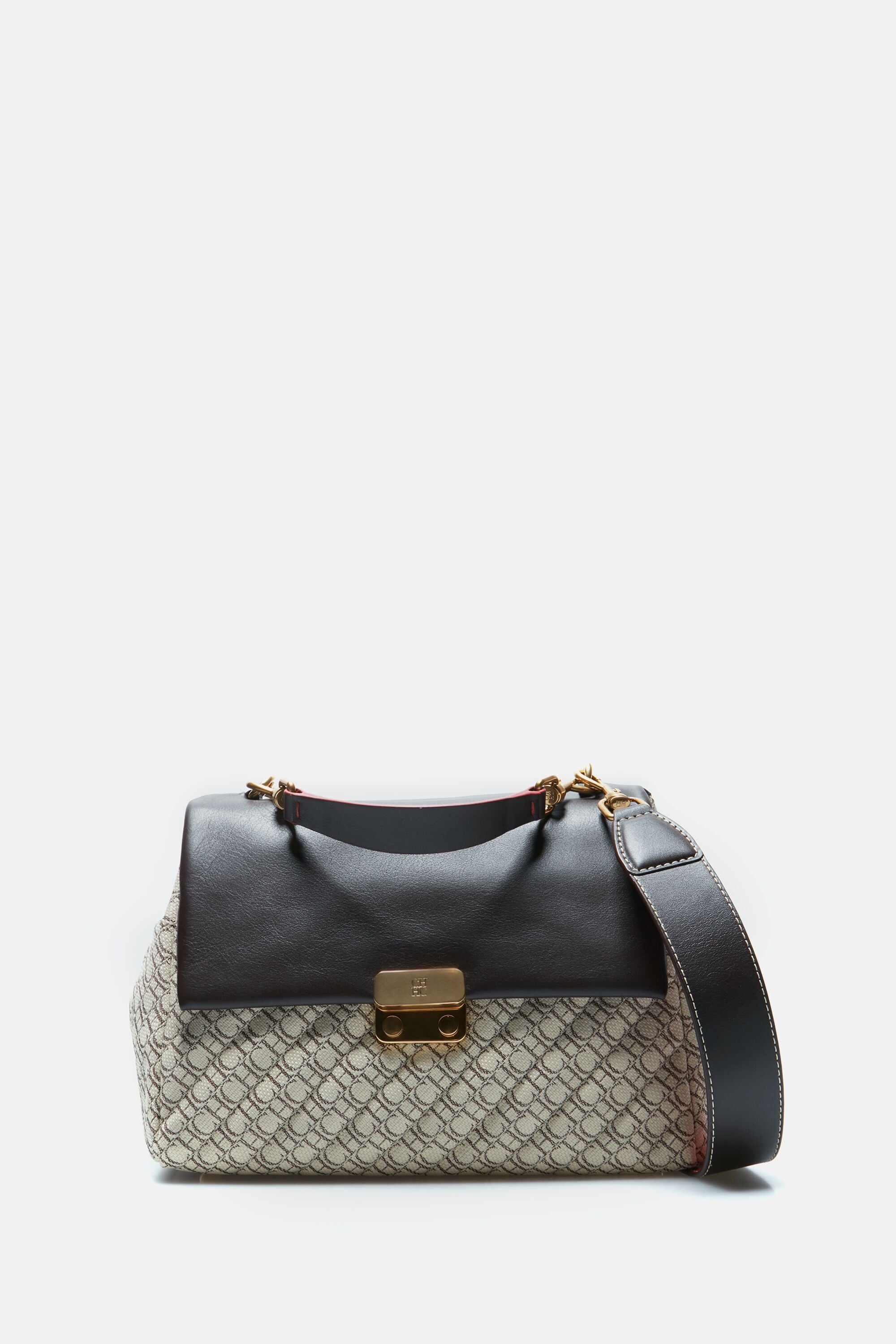 Mensaje Cerrar Actualización de mensaje AACA10CT02203 false [ ]  carolinaherrera.com \u003e CH CAROLINA HERRERA \u003e Baret Bolso de hombro mediano  INICIO LOCALIZADOR DE TIENDAS GUÍA DE COMPRA México | Español Mis Favoritos  Mis Favoritos 