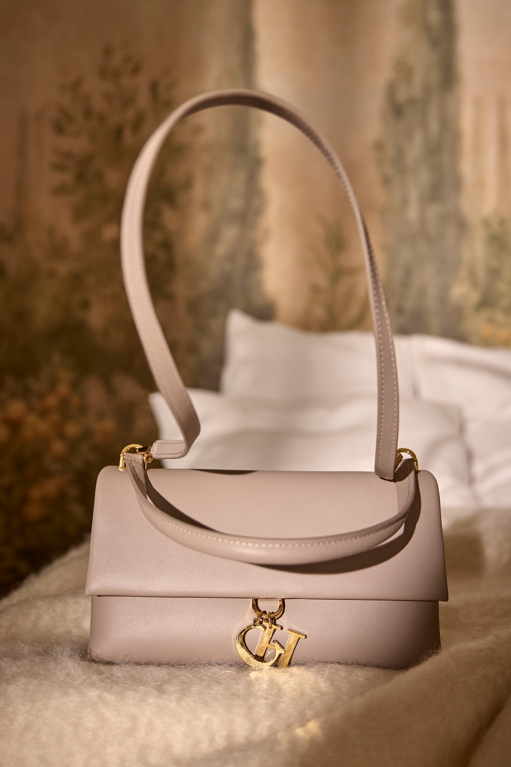 CAMELOT | MEDIUM SHOULDER BAG