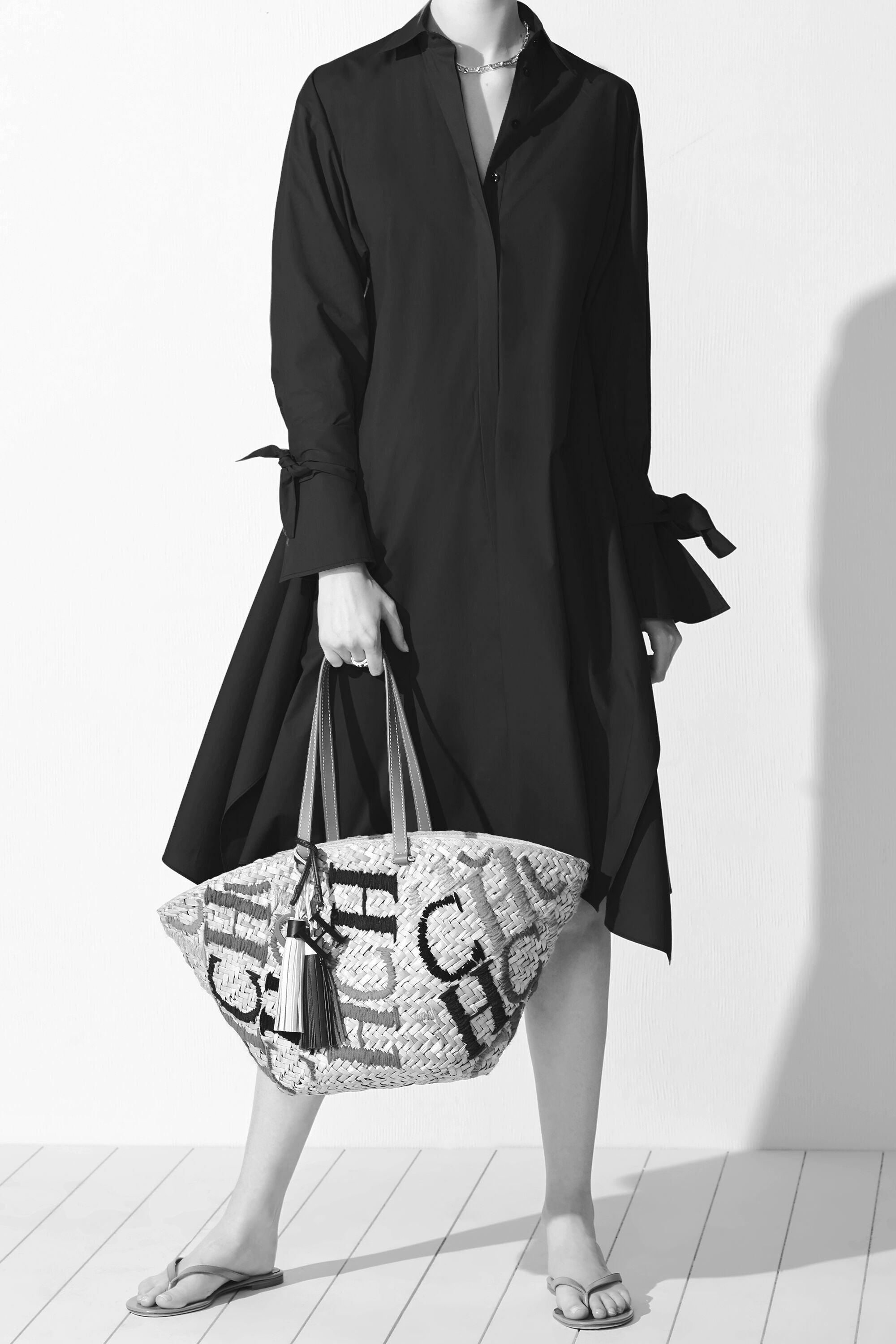 Capazo | Medium Handbag black - CH Carolina Herrera United States