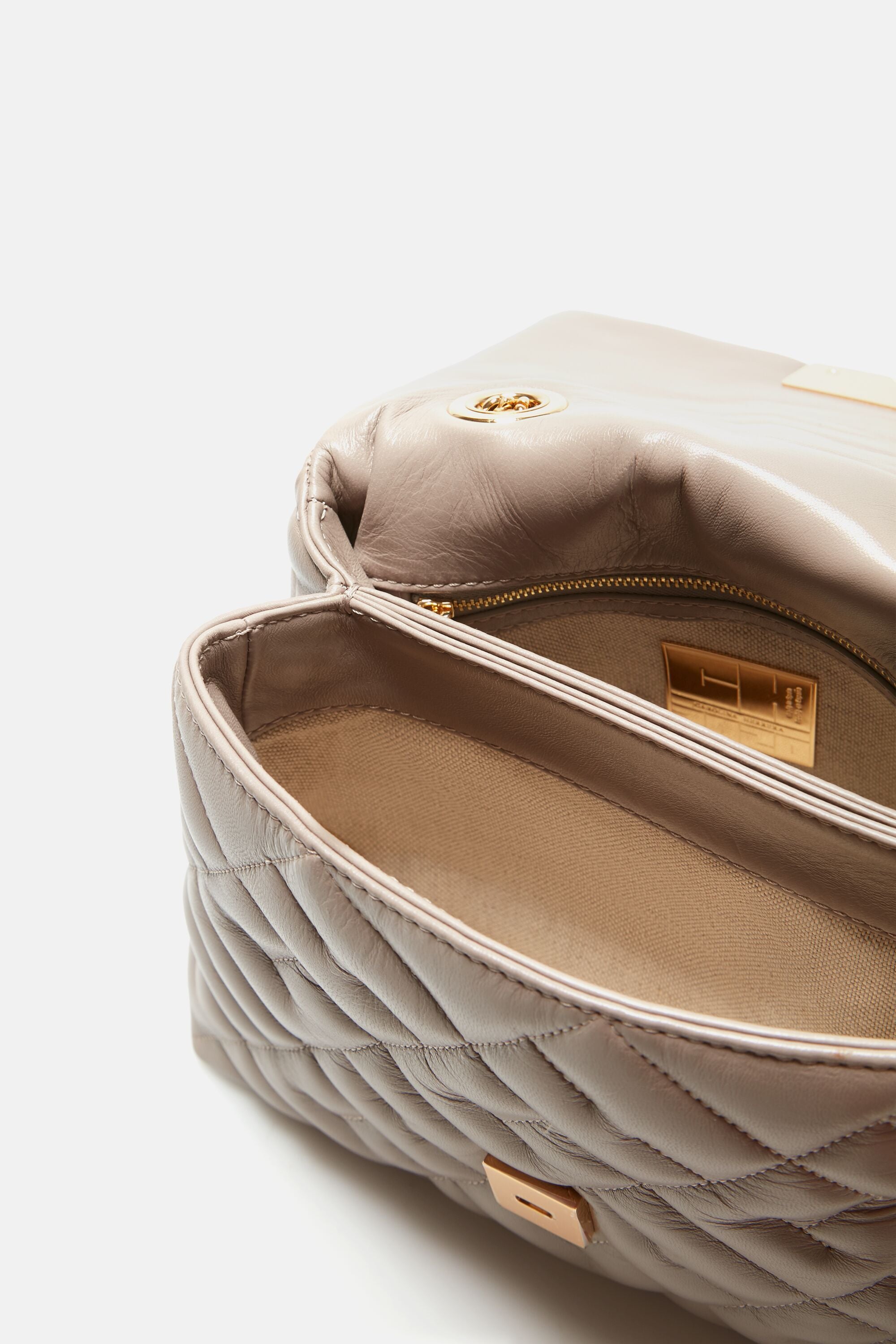 Tenemos nuevo 'it bag' en potencia: la edición limitada del bolso Bimba de Carolina  Herrera es