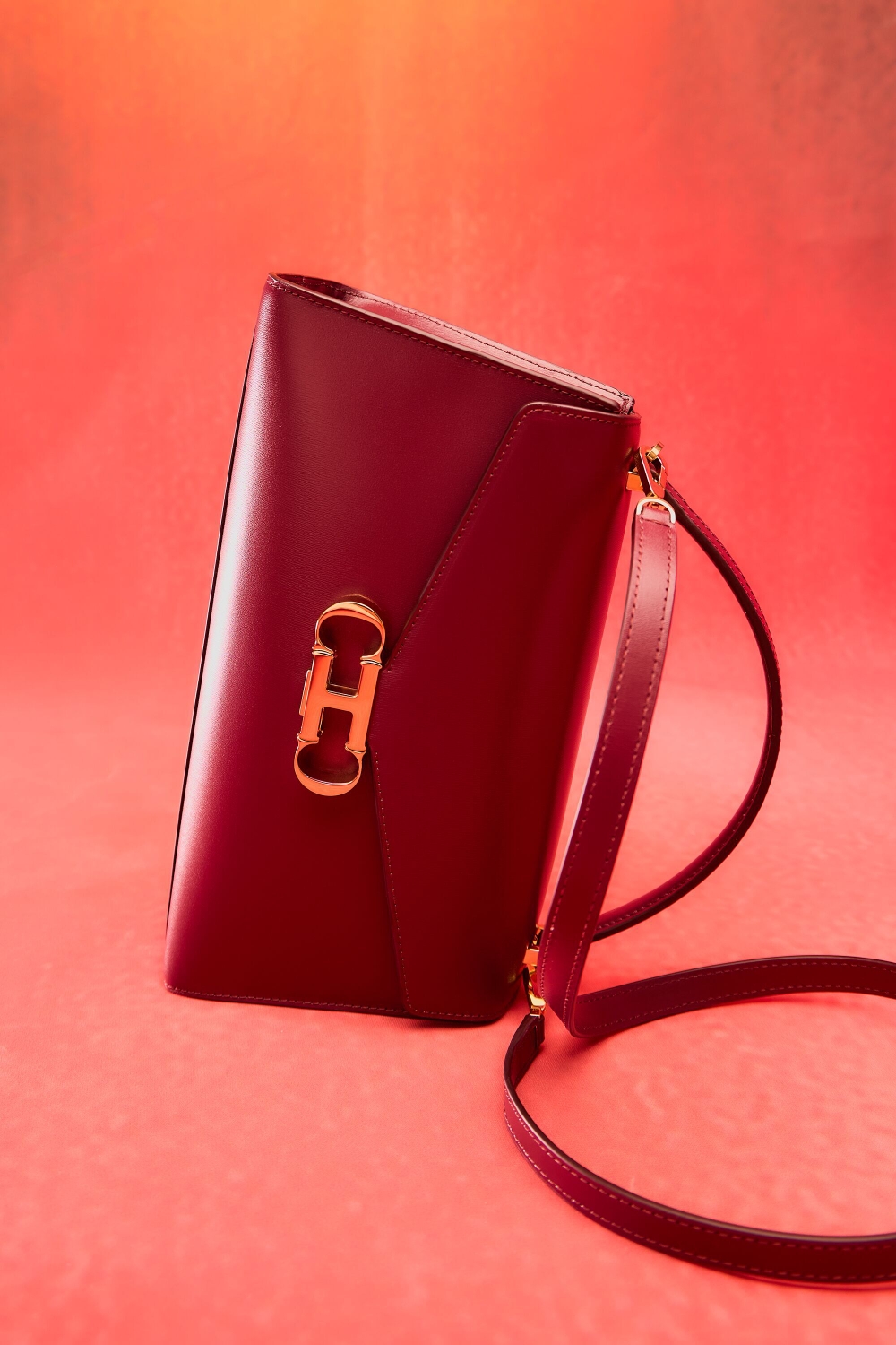 INITIALS INSIGNIA SATCHEL | BOLSO BANDOLERA MEDIANO