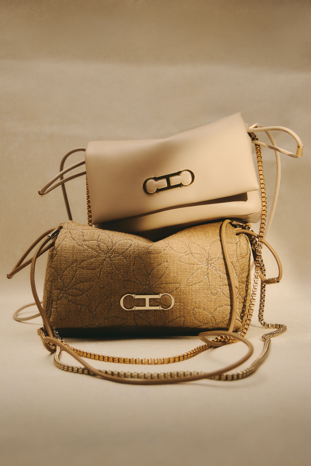 INITIALS INSIGNIA SOFT SHOULDER | MEDIUM SHOULDER BAG