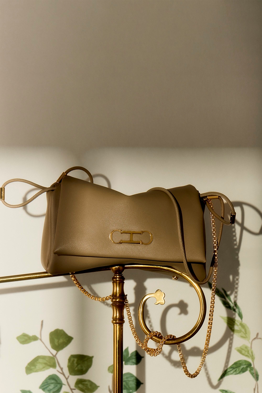 INITIALS INSIGNIA SOFT SHOULDER | MEDIUM SHOULDER BAG