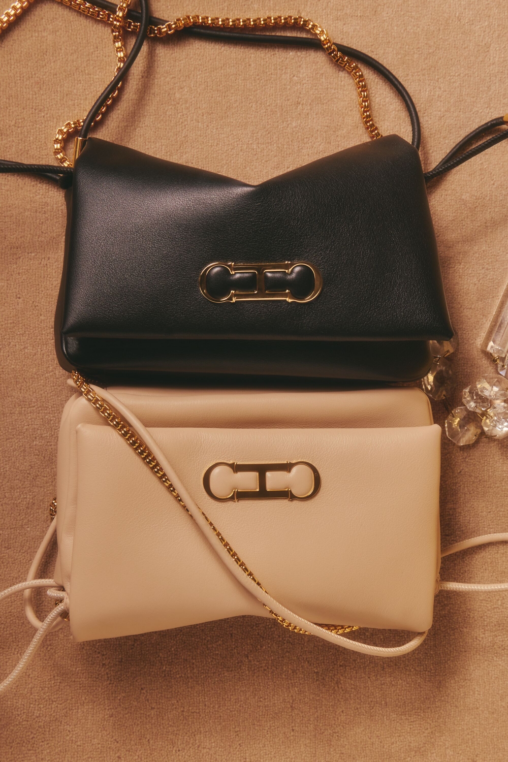 INITIALS INSIGNIA SOFT CROSSBODY | BOLSO BANDOLERA PEQUEÑO