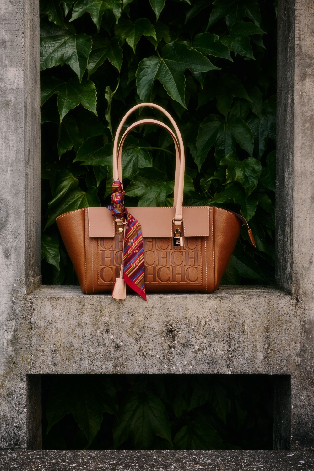 VENDOME LOCKED LONG | BOLSO DE HOMBRO MEDIANO