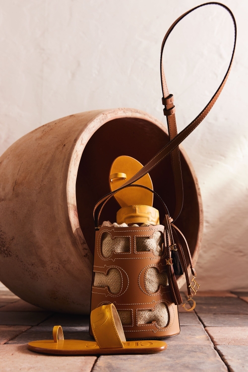 DOMA INSIGNIA CUT OUT BUCKET | BOLSO DE HOMBRO MEDIANO