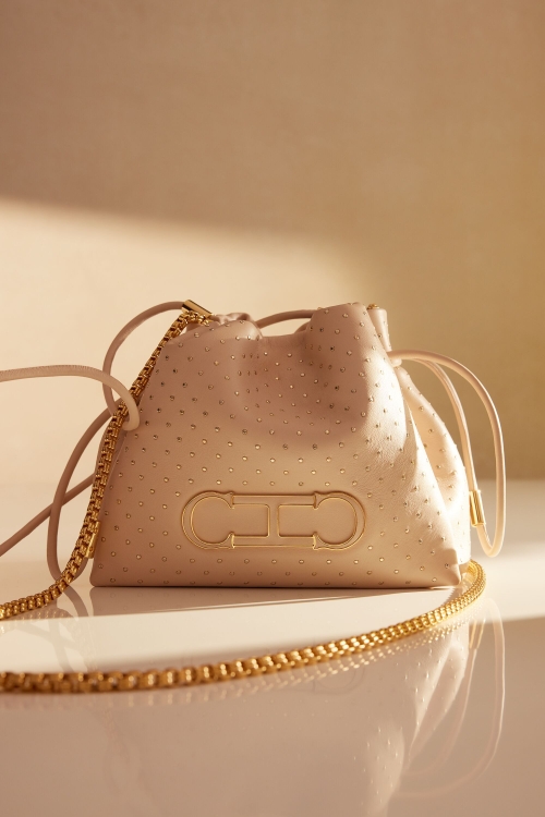 INITIALS INSIGNIA SOFT BUCKET | BOLSO BANDOLERA PEQUEÑO