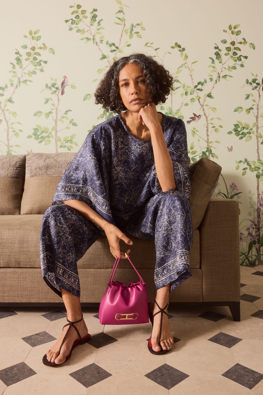 INITIALS INSIGNIA SOFT BUCKET | BOLSO BANDOLERA PEQUEÑO