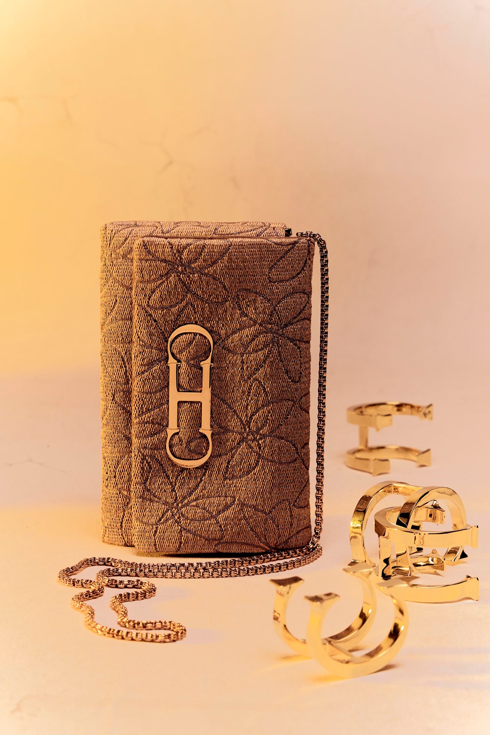 INITIALS INSIGNIA SOFT | MEDIUM CLUTCH