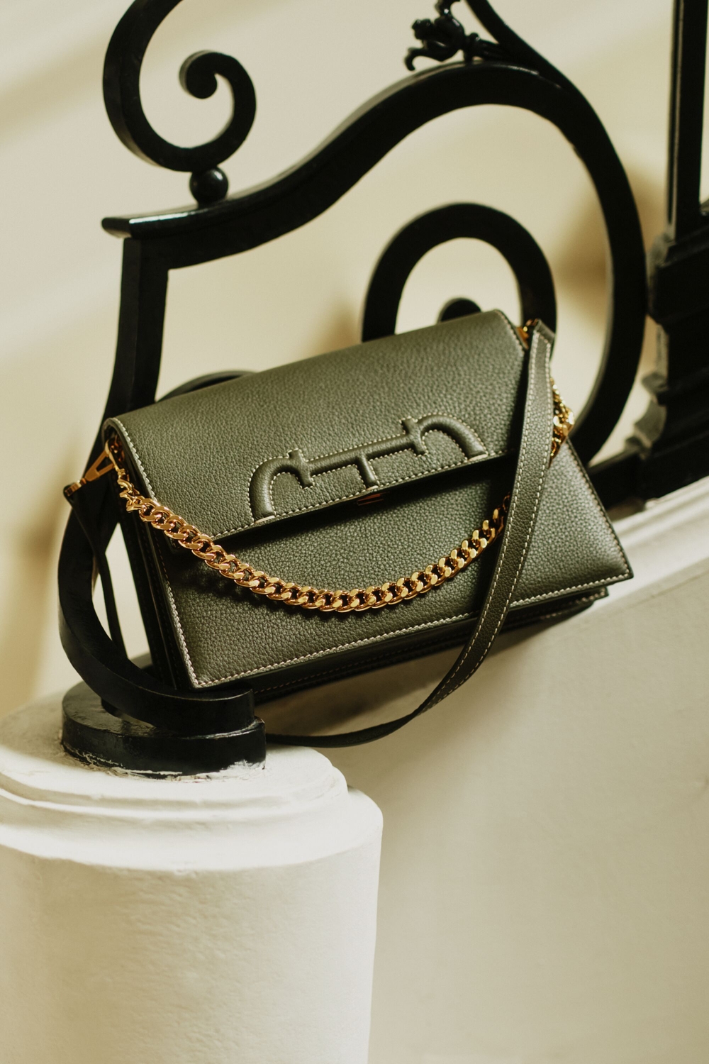 DOMA INSIGNIA SHOULDER | MEDIUM SHOULDER BAG