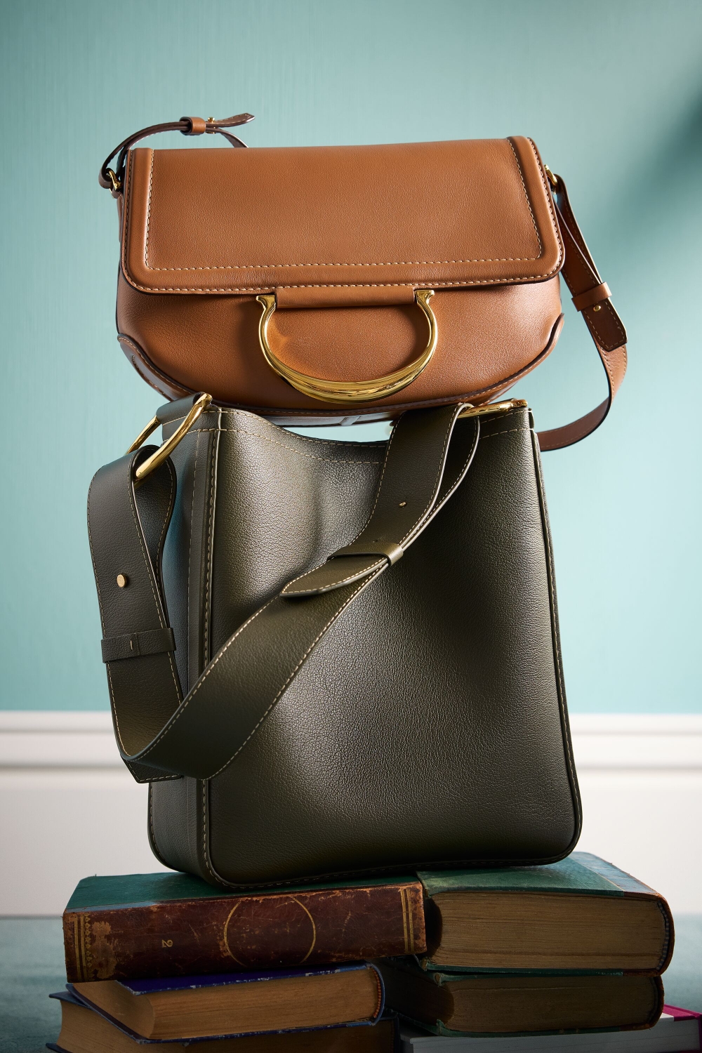 CHARRO INSIGNIA SHOULDER | BOLSO DE HOMBRO MEDIANO