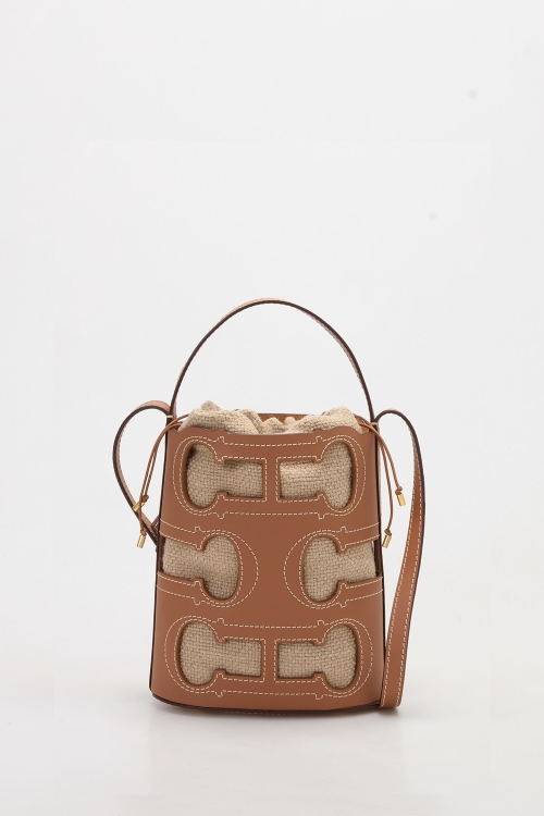 DOMA INSIGNIA CUT OUT BUCKET | BOLSO DE HOMBRO PEQUEÑO