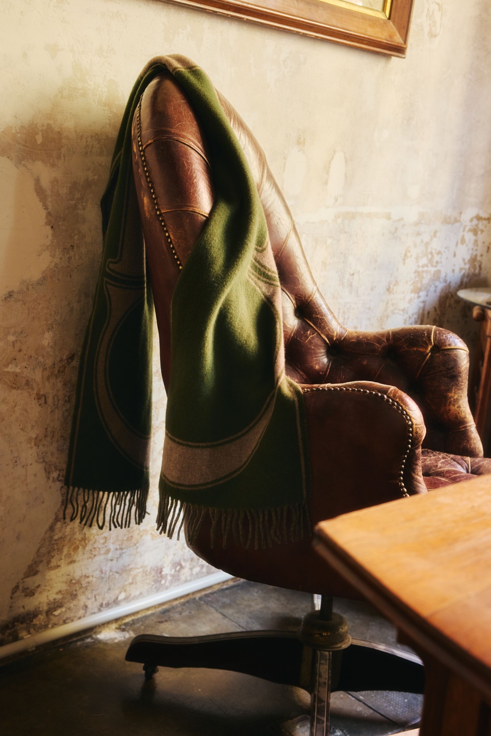 INITIALS INSIGNIA MERINO WOOL SCARF