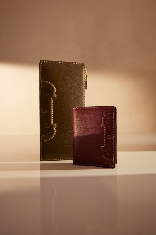 DOMA INSIGNIA | FOLD OVER CARD HOLDER