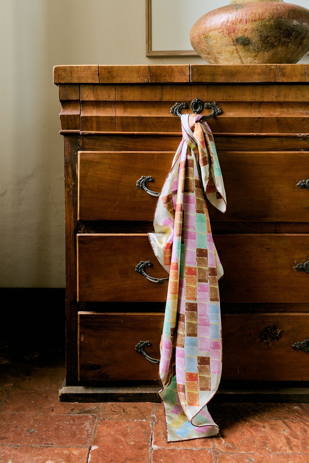 LACITO INSIGNIA 90 SILK SCARF